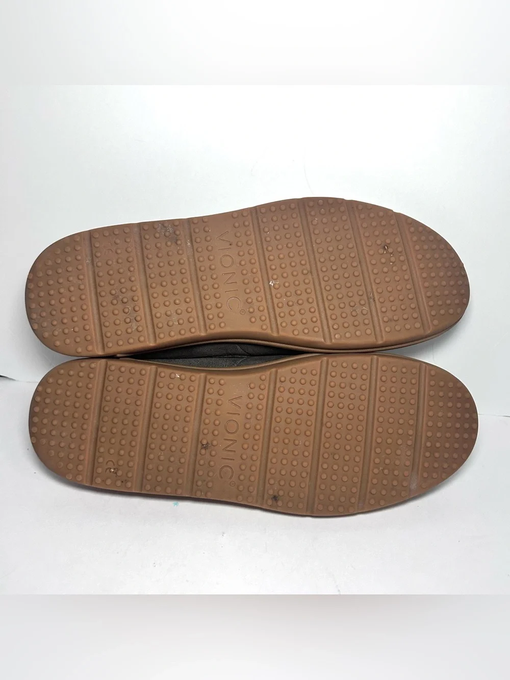 Vionic Gustavo Men’s 10.5 Orthotic Suede Slipper Gray Gum Sole